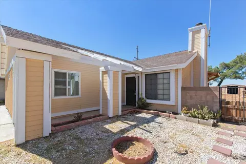 2523 Emerald Ln, Lancaster, CA 93535 photo 3