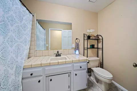 Bath - 43014 Ed Halley Pl, Lancaster, CA 93536 photo 1 of 2