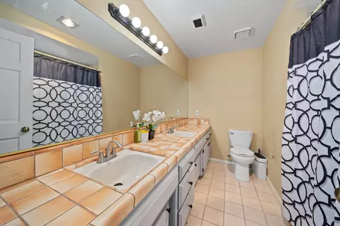 Bath - 43014 Ed Halley Pl, Lancaster, CA 93536 photo 2 of 2