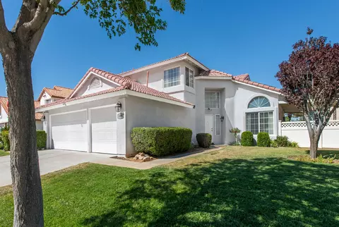 39208 Beacon Ln, Palmdale, CA 93551