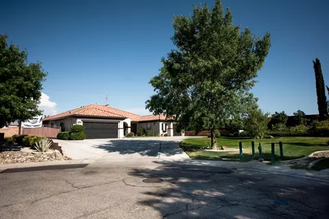 42508 Yew St, Lancaster, CA 93536 photo 3