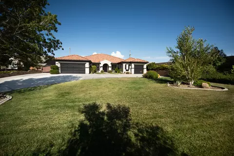 42508 Yew St, Lancaster, CA 93536 photo 2