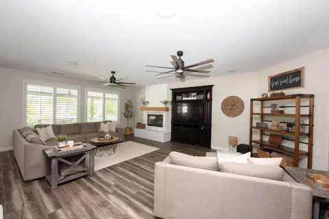 42508 Yew St, Lancaster, CA 93536 photo 8