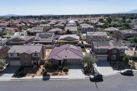 37776 Nova Ave, Palmdale, CA 93552 photo 2
