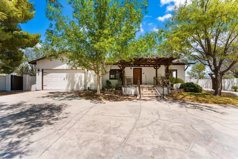 8661 Avenue E4 W, Lancaster, CA 93536