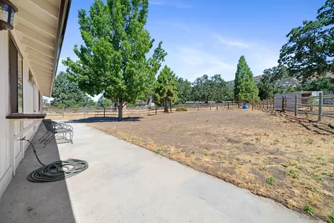 28201 Black Gold Way, Tehachapi, CA 93561 photo 21