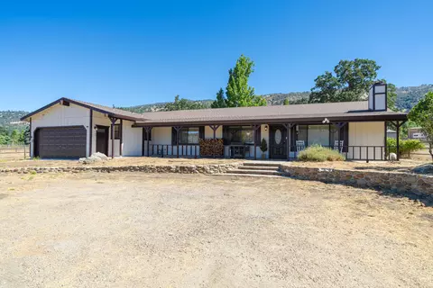 28201 Black Gold Way, Tehachapi, CA 93561 photo 2