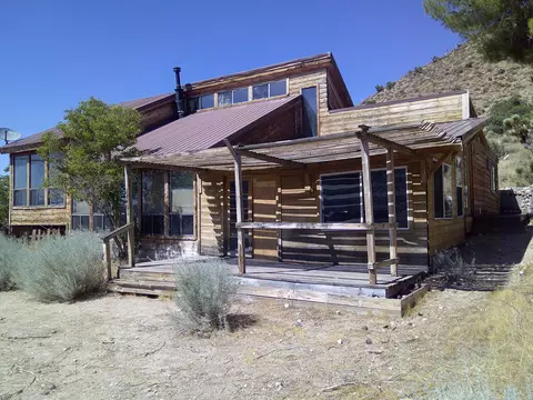 22401 Pinon Rd, Llano, CA 93544