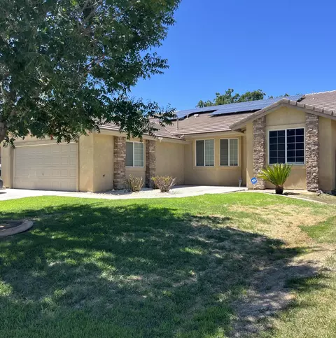 43141 Ruth Ln, Lancaster, CA 93536