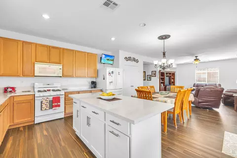 Kitchen - 3141 James Ct, Lancaster, CA 93535 photo 3 of 3