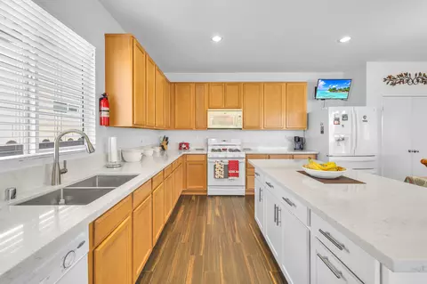 Kitchen - 3141 James Ct, Lancaster, CA 93535 photo 1 of 3