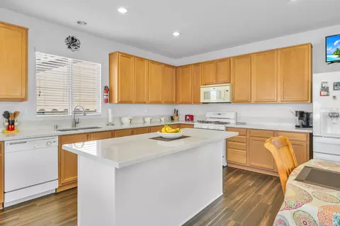 Kitchen - 3141 James Ct, Lancaster, CA 93535 photo 2 of 3