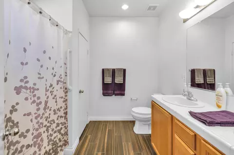 Bath - 3141 James Ct, Lancaster, CA 93535 photo 1 of 2