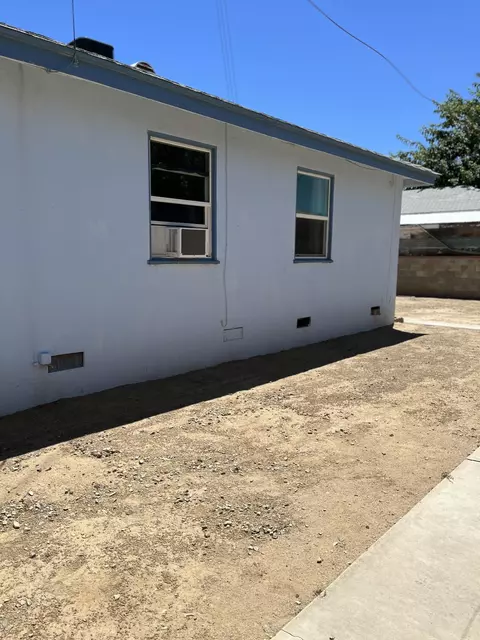 Exterior - 38331 17th St E, Palmdale, CA 93550 photo 5 of 7