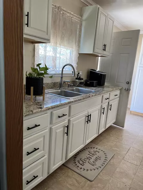 Kitchen - 38331 17th St E, Palmdale, CA 93550 photo 4 of 6