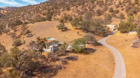 View/Area - 26477 Cummings Valley Rd, Tehachapi, CA 93561 photo 5 of 5