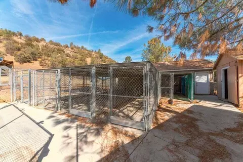 Exterior - 26477 Cummings Valley Rd, Tehachapi, CA 93561 photo 6 of 6