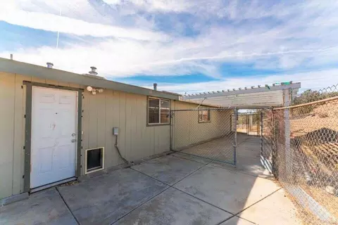Exterior - 26477 Cummings Valley Rd, Tehachapi, CA 93561 photo 3 of 6