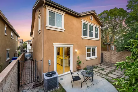 Exterior - 28215 Clementine Dr, Santa Clarita, CA 91350 photo 7 of 9