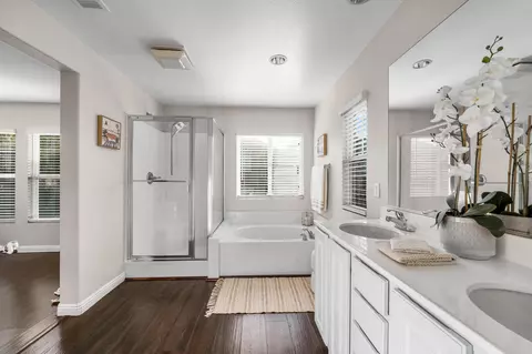 Bath - 28215 Clementine Dr, Santa Clarita, CA 91350 photo 1 of 3