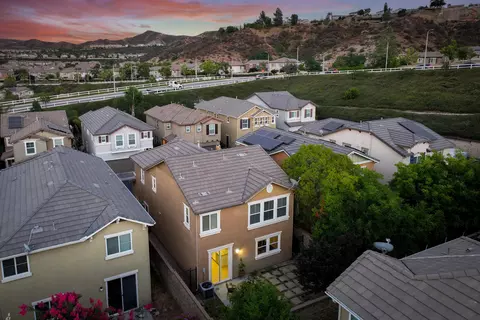 View/Area - 28215 Clementine Dr, Santa Clarita, CA 91350 photo 5 of 9