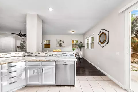 Kitchen - 28215 Clementine Dr, Santa Clarita, CA 91350 photo 7 of 7