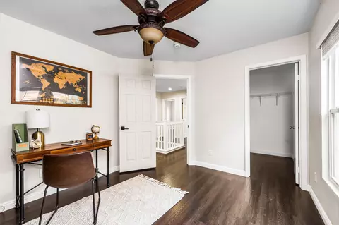 Entry Way - 28215 Clementine Dr, Santa Clarita, CA 91350 photo 3 of 4