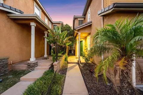 Exterior - 28215 Clementine Dr, Santa Clarita, CA 91350 photo 3 of 9