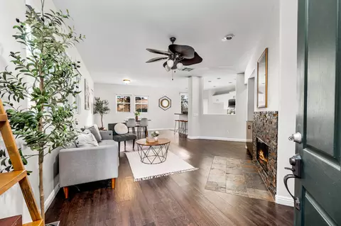 Entry Way - 28215 Clementine Dr, Santa Clarita, CA 91350 photo 1 of 4