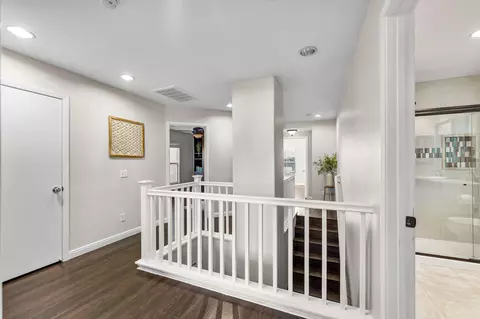 Entry Way - 28215 Clementine Dr, Santa Clarita, CA 91350 photo 2 of 4