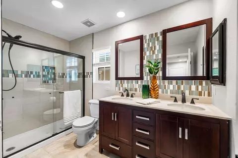 Bath - 28215 Clementine Dr, Santa Clarita, CA 91350 photo 3 of 3