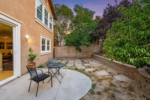 Exterior - 28215 Clementine Dr, Santa Clarita, CA 91350 photo 9 of 9