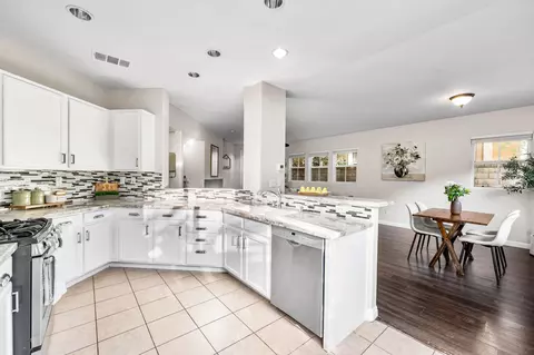 Kitchen - 28215 Clementine Dr, Santa Clarita, CA 91350 photo 1 of 7