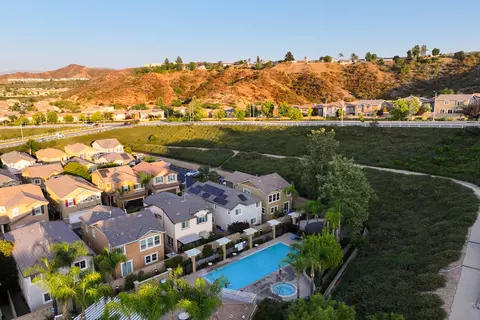 View/Area - 28215 Clementine Dr, Santa Clarita, CA 91350 photo 6 of 9