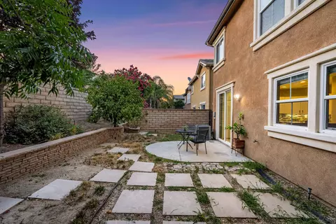 Exterior - 28215 Clementine Dr, Santa Clarita, CA 91350 photo 4 of 9