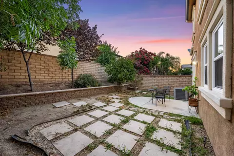 Exterior - 28215 Clementine Dr, Santa Clarita, CA 91350 photo 6 of 9