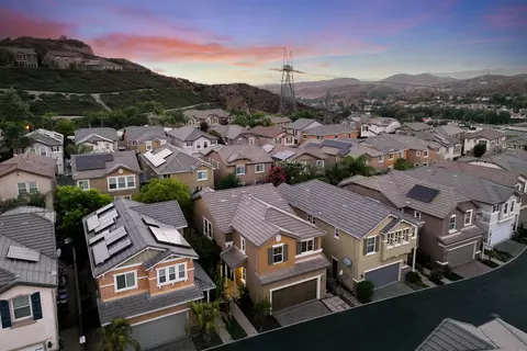 View/Area - 28215 Clementine Dr, Santa Clarita, CA 91350 photo 2 of 9