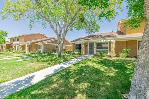 2907 Ave J4 W, Lancaster, CA 93536