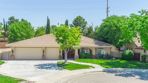 3700 Spice St W, Lancaster, CA 93536 photo 2
