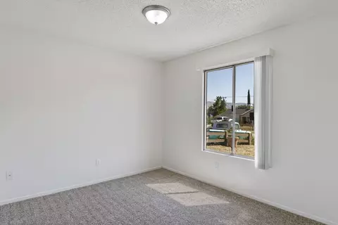 Bedroom - 21211 Santa Barbara Dr, Tehachapi, CA 93561 photo 4 of 7