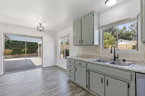 Kitchen - 21211 Santa Barbara Dr, Tehachapi, CA 93561 photo 3 of 3
