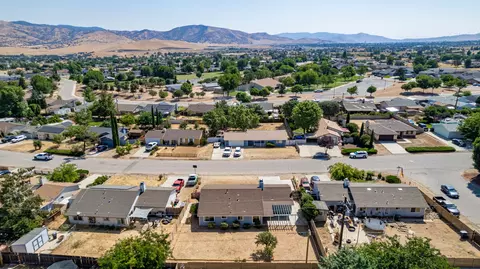 View/Area - 21211 Santa Barbara Dr, Tehachapi, CA 93561 photo 4 of 6