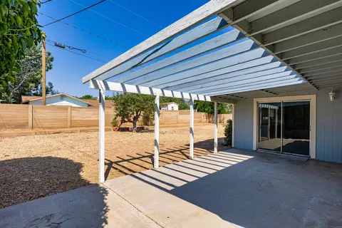 Exterior - 21211 Santa Barbara Dr, Tehachapi, CA 93561 photo 3 of 9