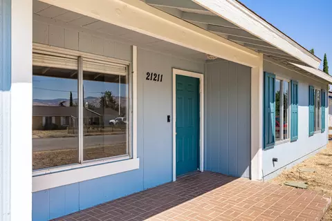 Exterior - 21211 Santa Barbara Dr, Tehachapi, CA 93561 photo 7 of 9