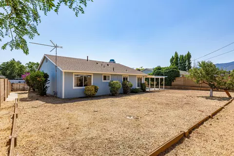 Exterior - 21211 Santa Barbara Dr, Tehachapi, CA 93561 photo 6 of 9