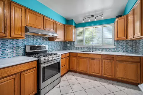 Kitchen - 38749 22nd St E, Palmdale, CA 93550 photo 2 of 3