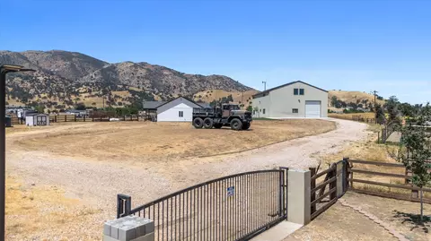 21736 Pinon Canyon Rd, Tehachapi, CA 93561 photo 4