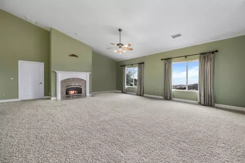 18850 Mustang Dr, Tehachapi, CA 93561 photo 10