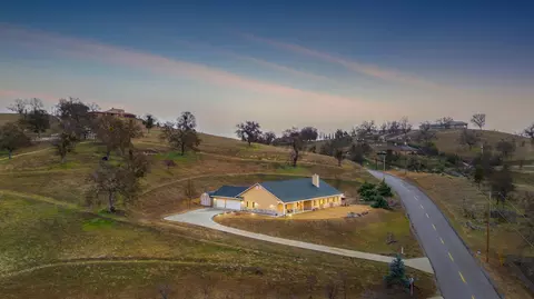 18850 Mustang Dr, Tehachapi, CA 93561 photo 2
