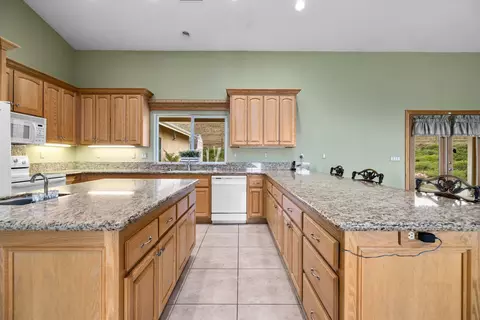 18850 Mustang Dr, Tehachapi, CA 93561 photo 12
